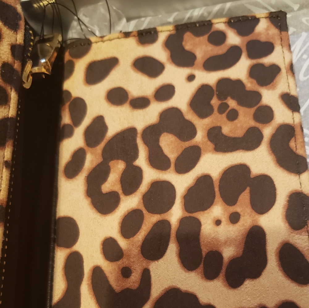 NWT 3-in-1 Wallet Clutch. - Picture 5 of 7